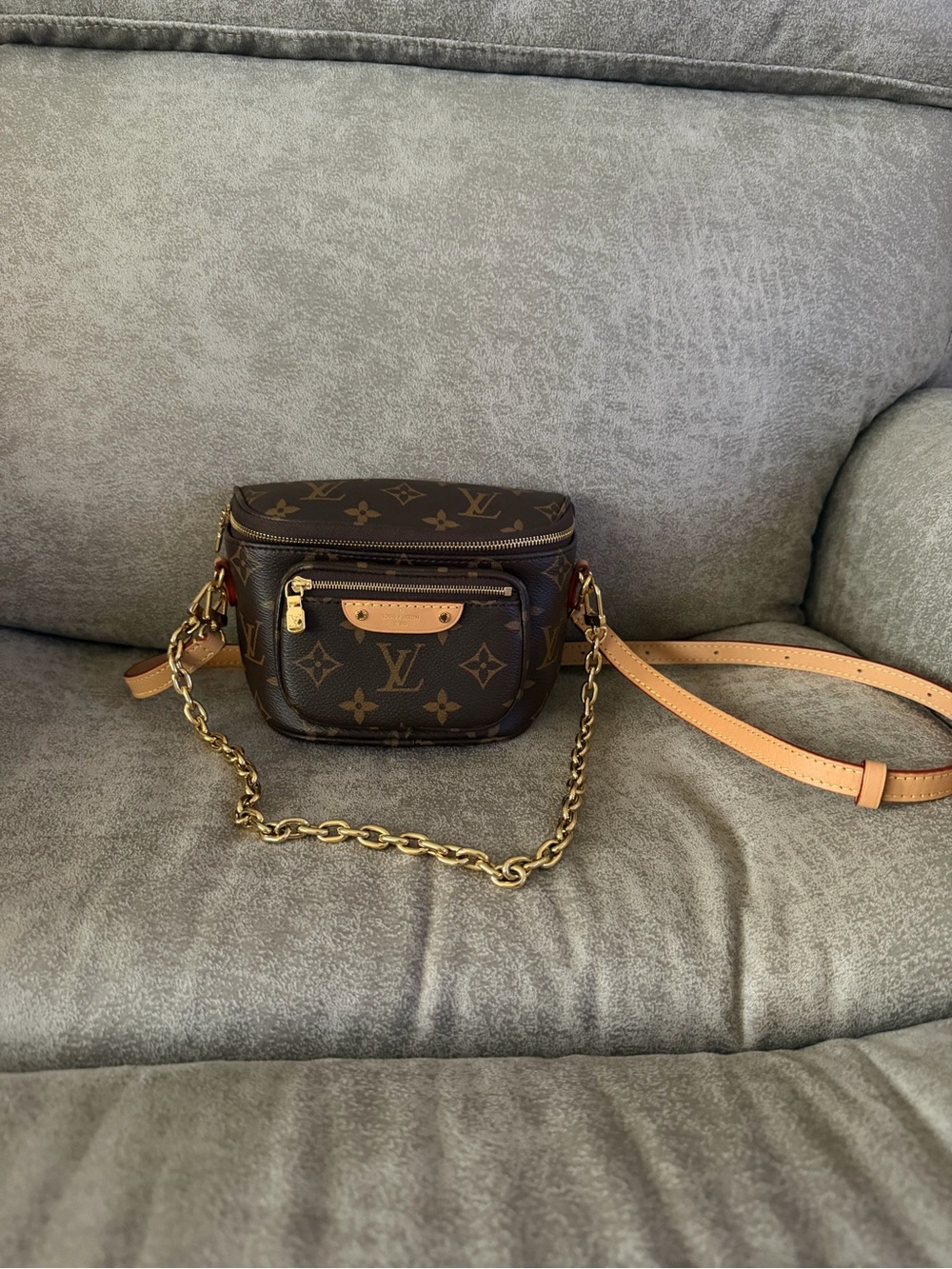 *SOLD*Louis Vuitton Monogram mini bumbag w/Gold Chain and Natural Leather Trim - Picture 3 of 9